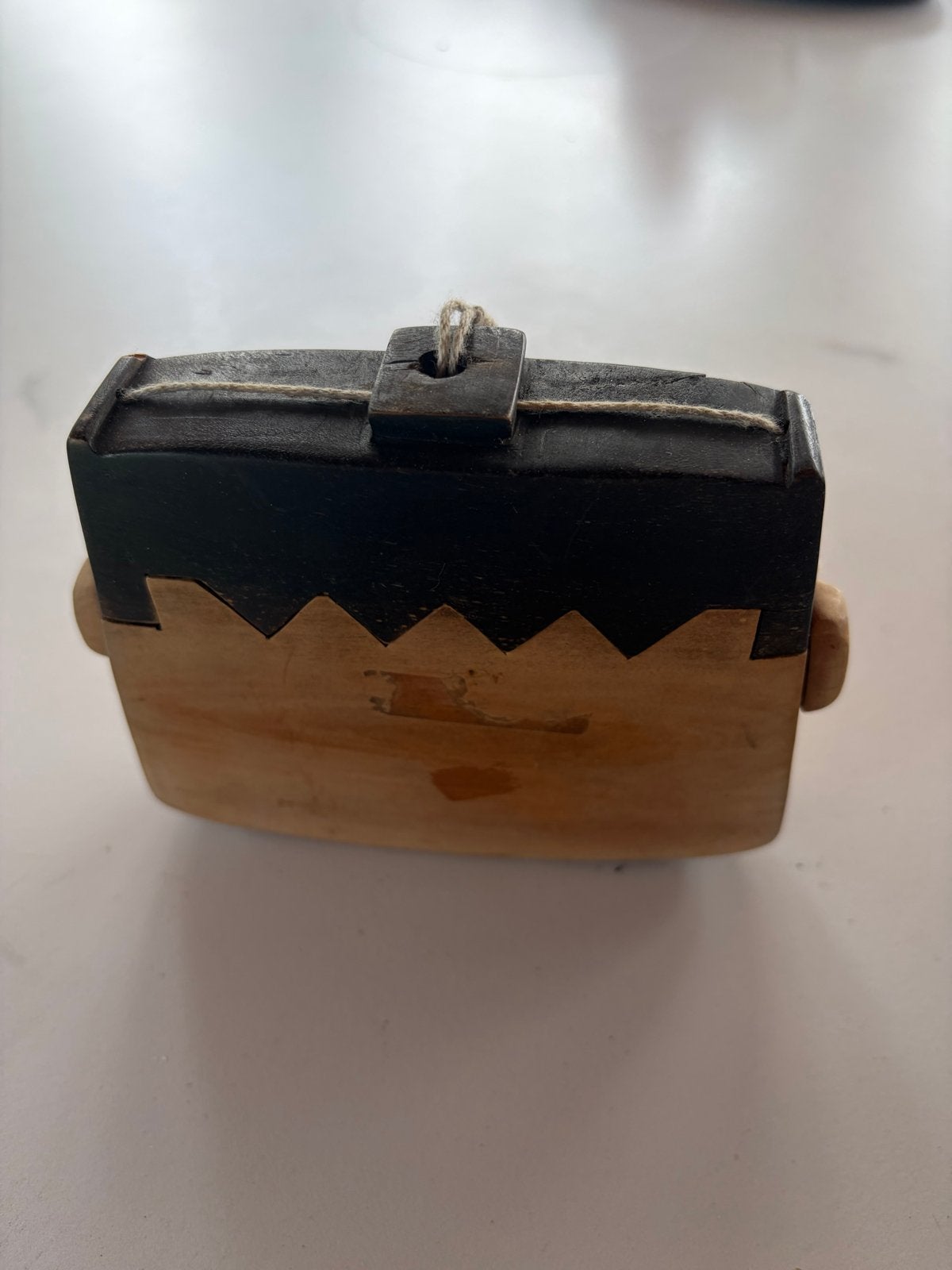 Antieke handgesneden houten tabaksdoos Sumba (Tongal), Ophalen