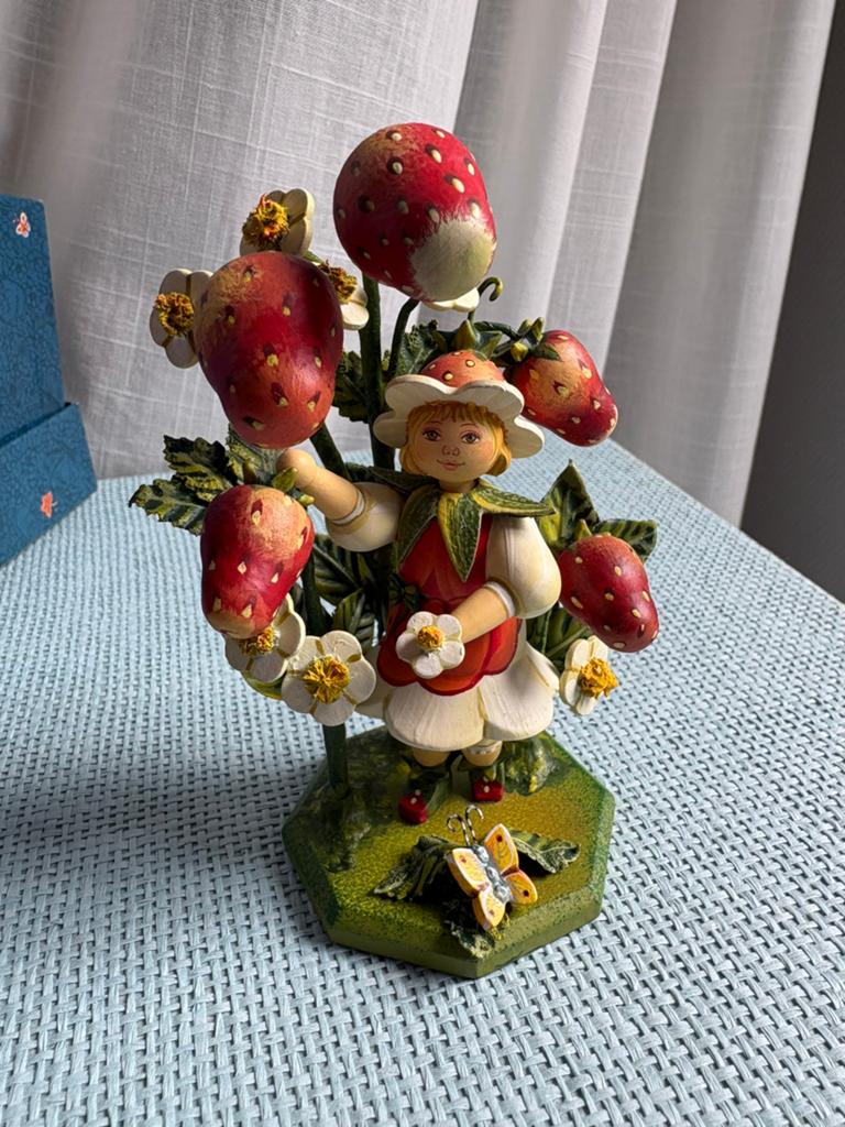 Kathe wohlfahrt kindertraum jaarfiguur aardbeienmeisje, Ophalen of Verzenden, Nieuw