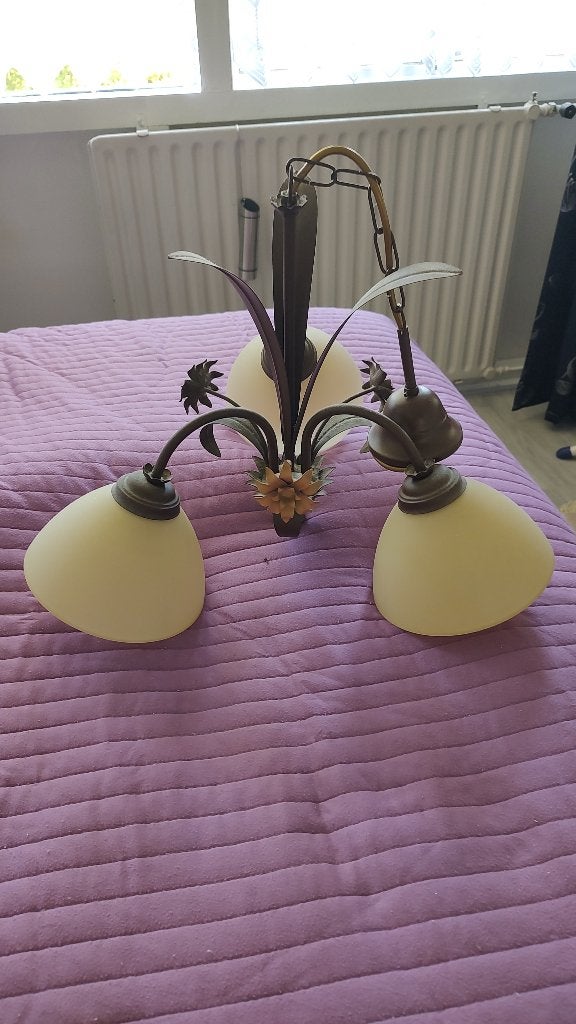 Messing Hanglamp met Bloemmotief en 3 Glazen Kappen, Ophalen, E27 (groot), Zo goed als nieuw, Glas