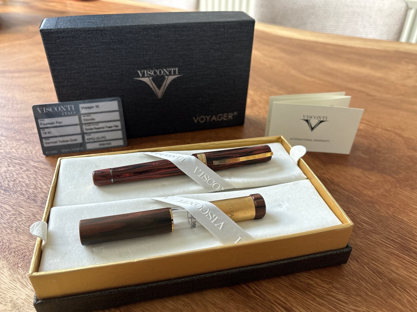 Visconti Voyager 30 Vulpen Eboniet 18kt Goud Limited Editie, Overige merken, Met doosje, Ophalen of Verzenden, Zo goed als nieuw