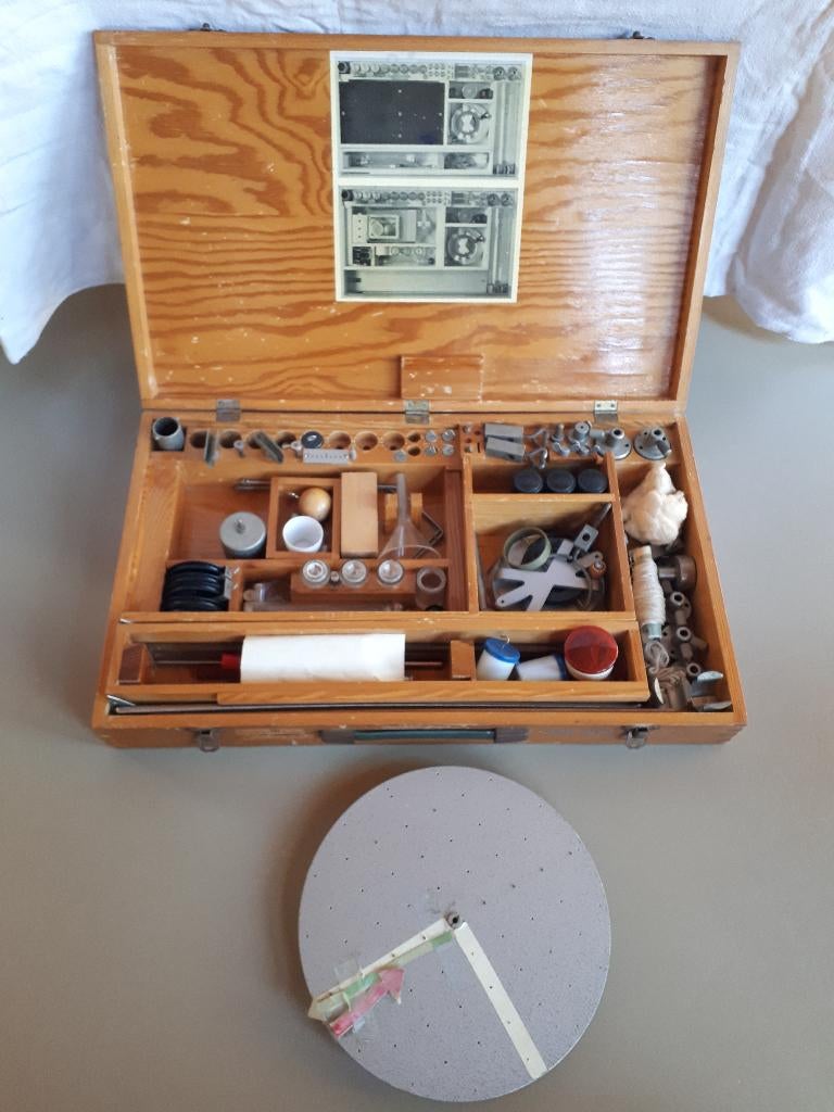 Didactisch schoolmateriaal algemene Fysica, Ophalen