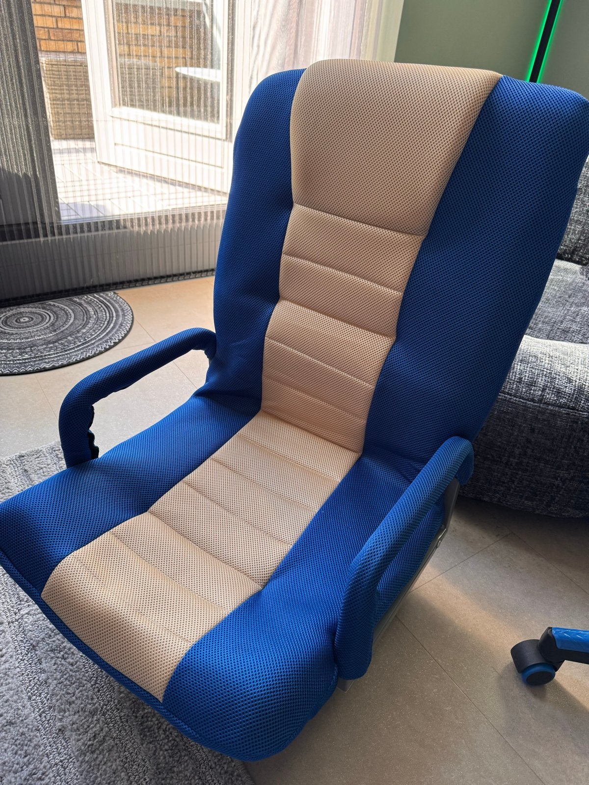 Comfortabele blauw/beige vloerstoel - verstelbaar, Ophalen, Blauw, Zo goed als nieuw, Eén