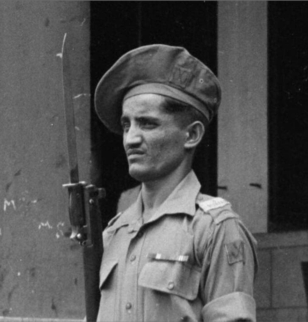 Foto 9 van Gurkha en India emblemen 1945/46 Indië / bersiap / Gorkhaa