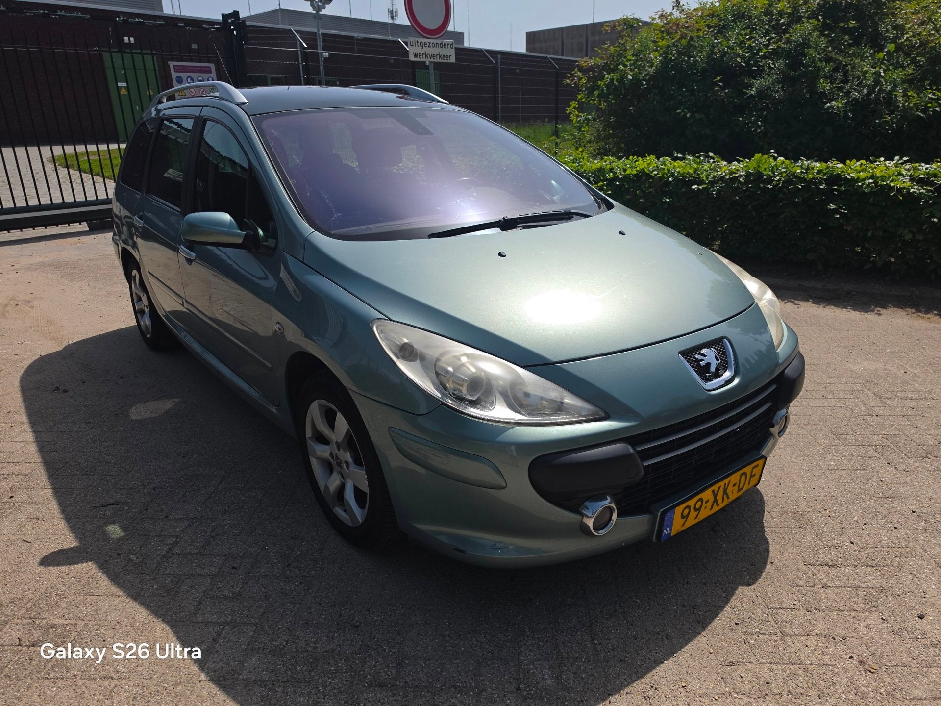 Peugeot 307 SW 2.0-16V XSi AUTOMAAT PANO 7 PERSOONS!, 745 kg, Gebruikt, Automatische klimaatregeling, 4 cilinders