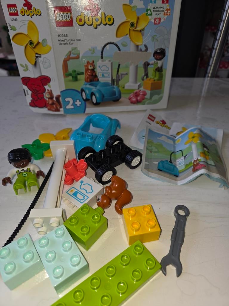 Lego Duplo 10985 Windturbine en Elektrische Auto compleet, Ophalen of Verzenden, Zo goed als nieuw, Complete set, Duplo
