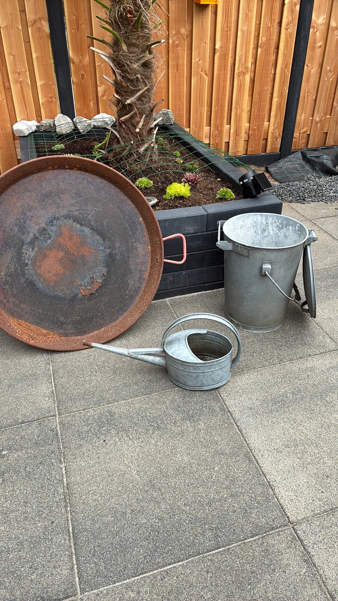 Vuurschaal, gieter en “bloembak”, Tuin en Terras, Ophalen of Verzenden, Gebruikt, IJzer
