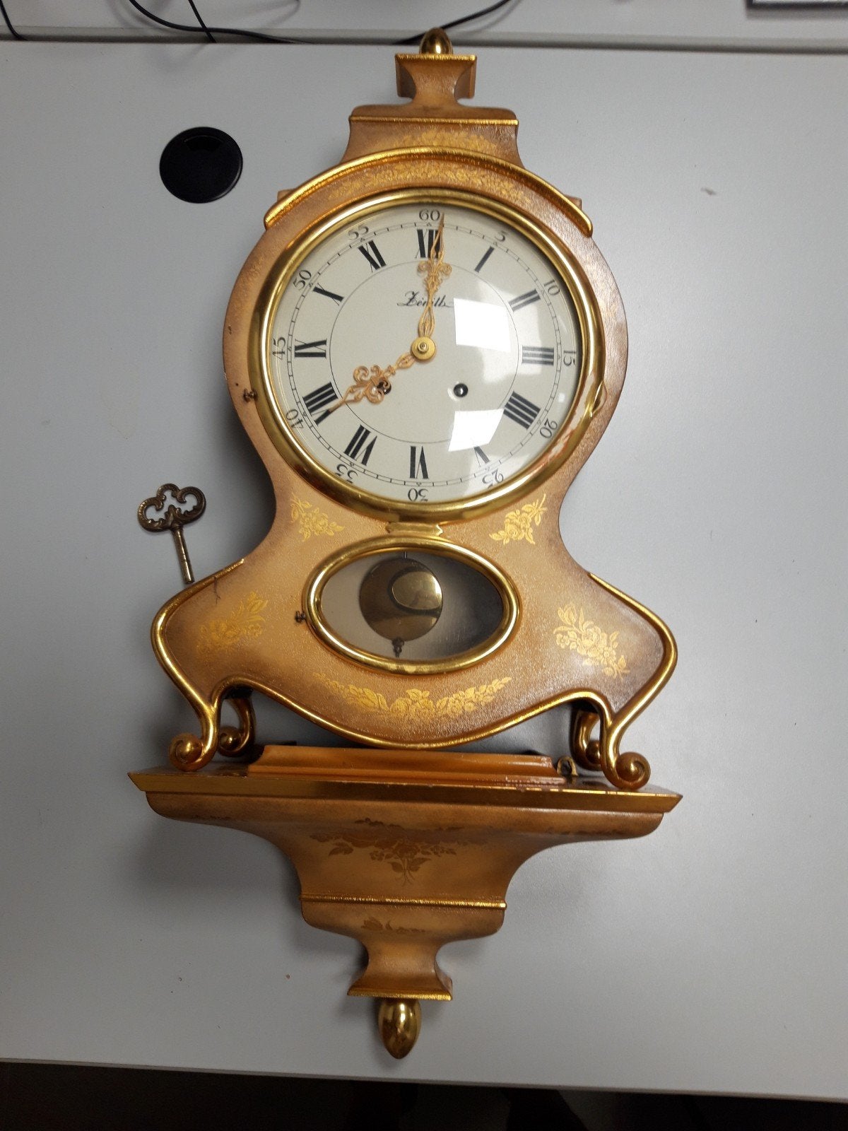 Zenith Le Locle Zwitsers Gemaakte Wandklok met Slinger, Antiek en Kunst, Antiek | Klokken, Ophalen of Verzenden