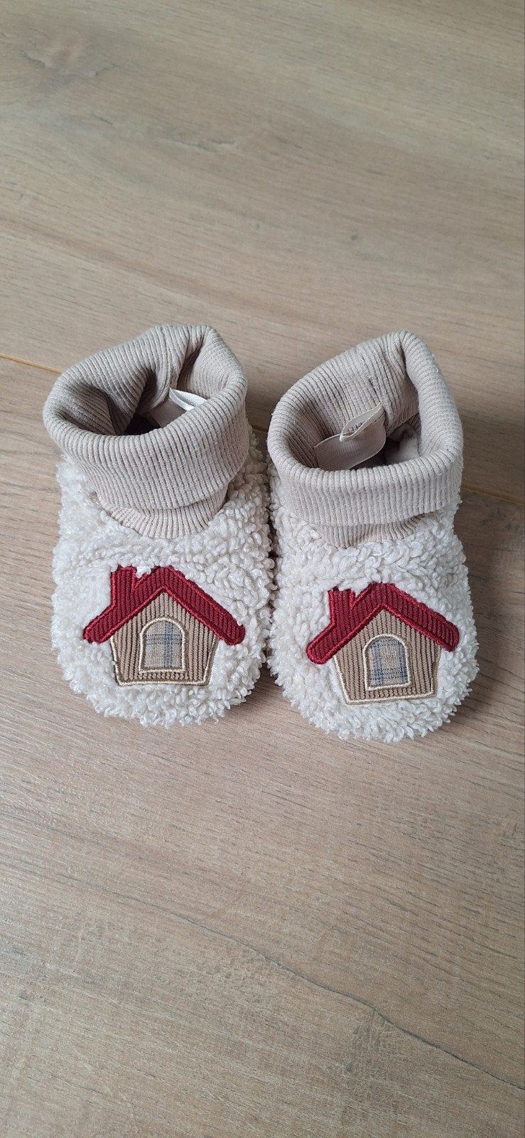 Zara pantoffels maat 22-23, Kinderen en Baby's, Babykleding | Schoentjes en Sokjes, Slofjes, Gebruikt, Jongetje of Meisje, Ophalen of Verzenden