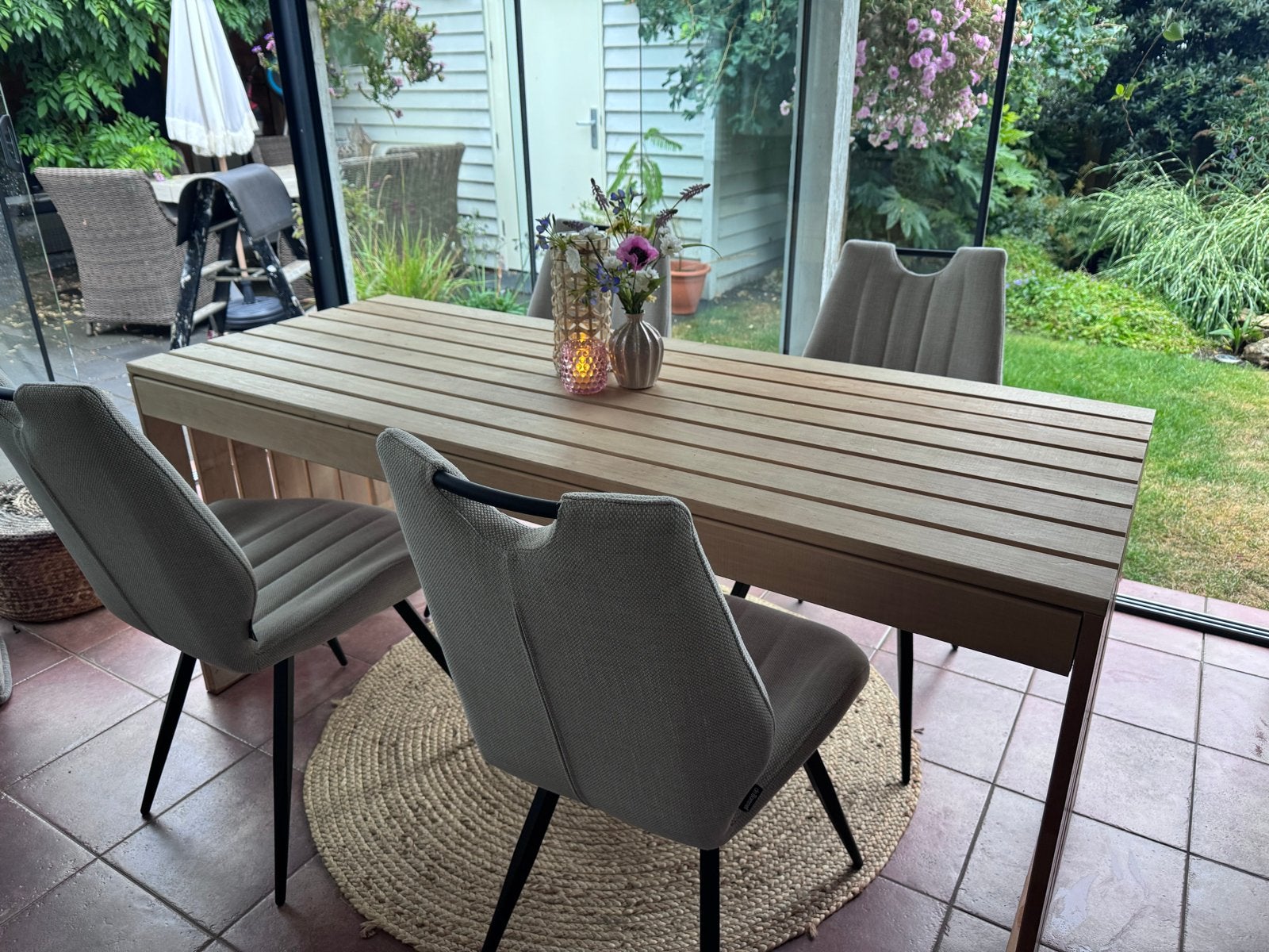 Set van 4 De Bommel eetkamerstoelen, lichtgrijs stof, Ophalen, Gebruikt, Vier, Stof
