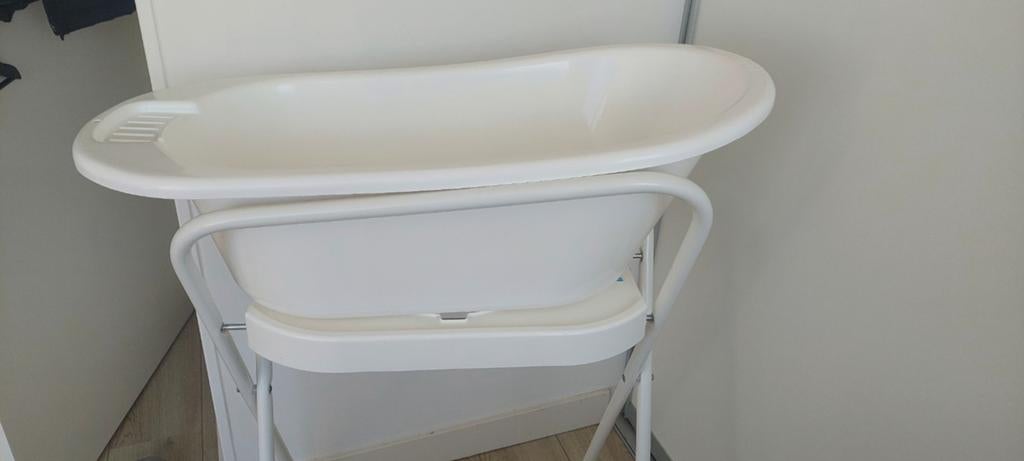 Babybadje met standaard - Wit, Gebruikt, Badje, Standaard, Ophalen