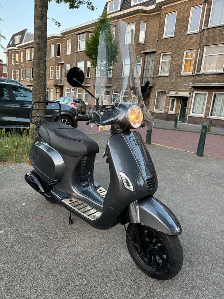 VX 50 AGM scooter uit 2020 - Lage km stand, goed onderhouden, Ophalen of Verzenden, Gebruikt, Benzine