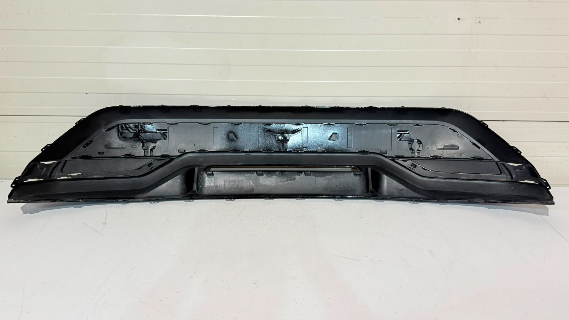 Audi A3 8Y Facelift Diffuser 8Y4807521J, Gebruikt, AUDI AG, Auto-Union-Strasse 1
85045  Ingolstadt, DE, Bumper