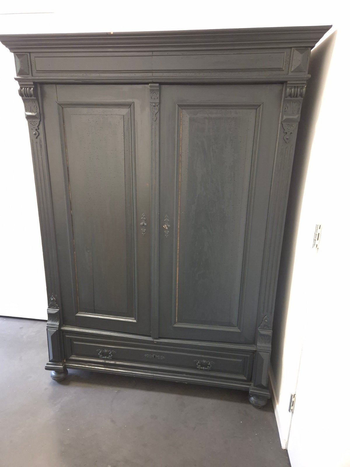 Antraciete houten kast: gratis, Ophalen, Gebruikt, 100 tot 150 cm, 150 tot 200 cm