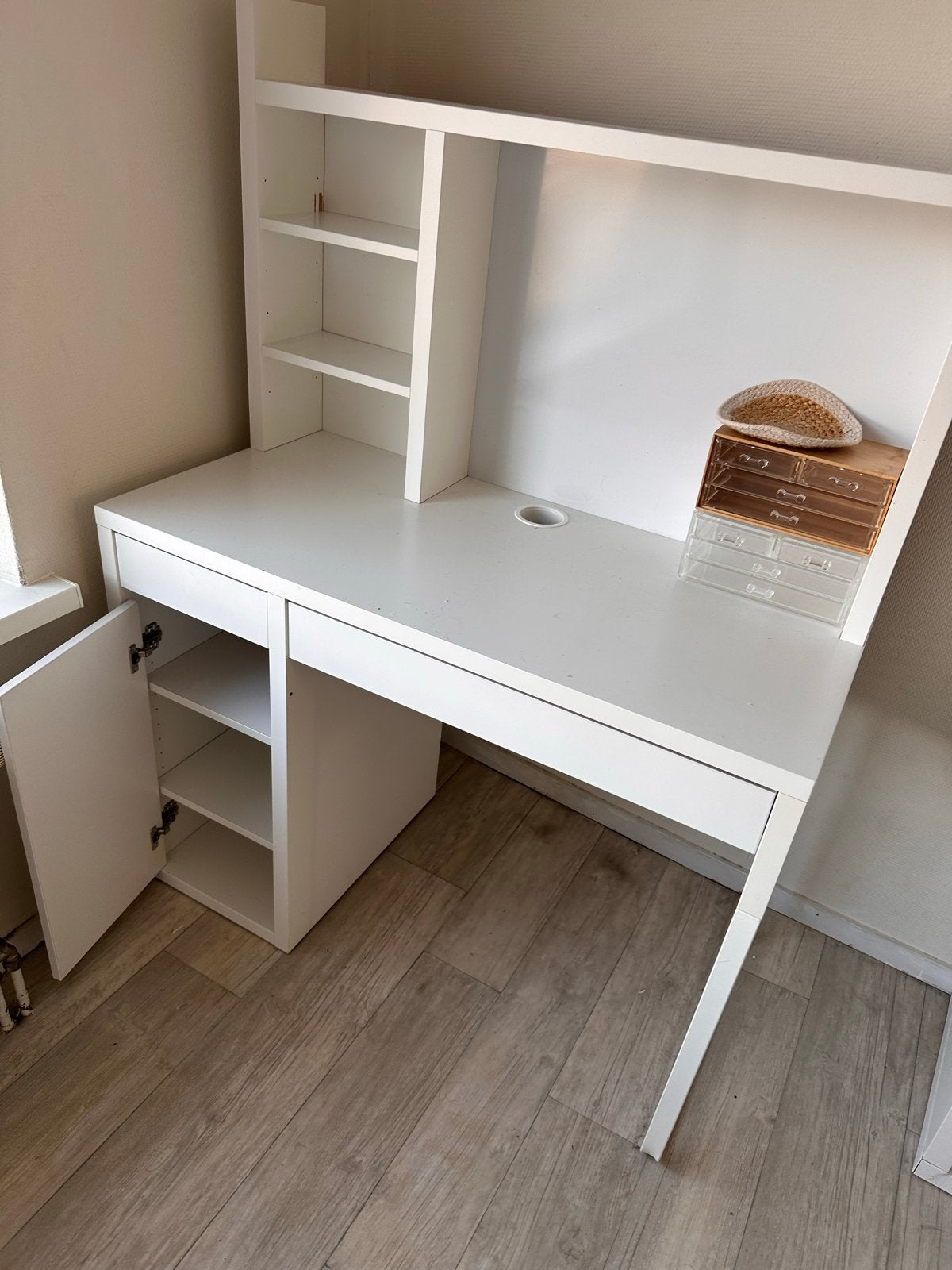 Gratis wit bureau met opbergruimte, Ophalen, Opbergruimte, Gebruikt, Spaanplaat of MDF