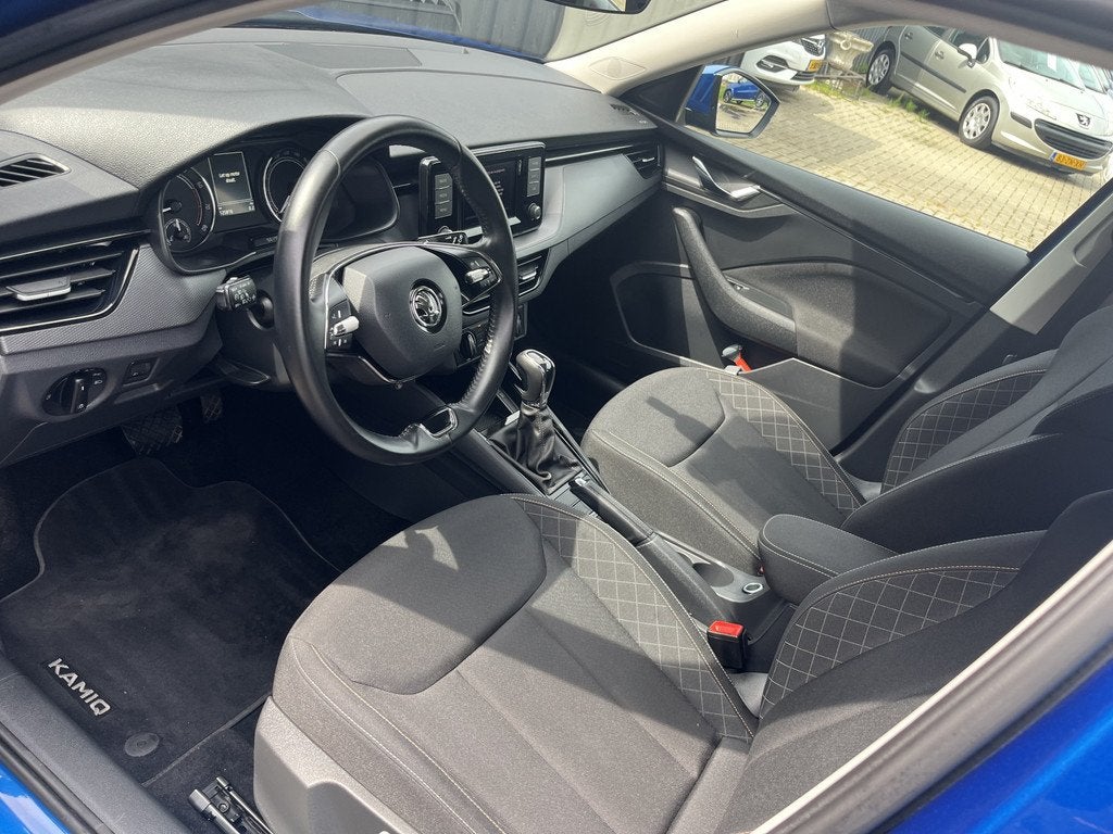 Skoda Kamiq 1.0 TSI Ambition 110PK Automaat / Carplay / Led, Auto's, Skoda, Gebruikt, Euro 6, Blauw, Origineel Nederlands