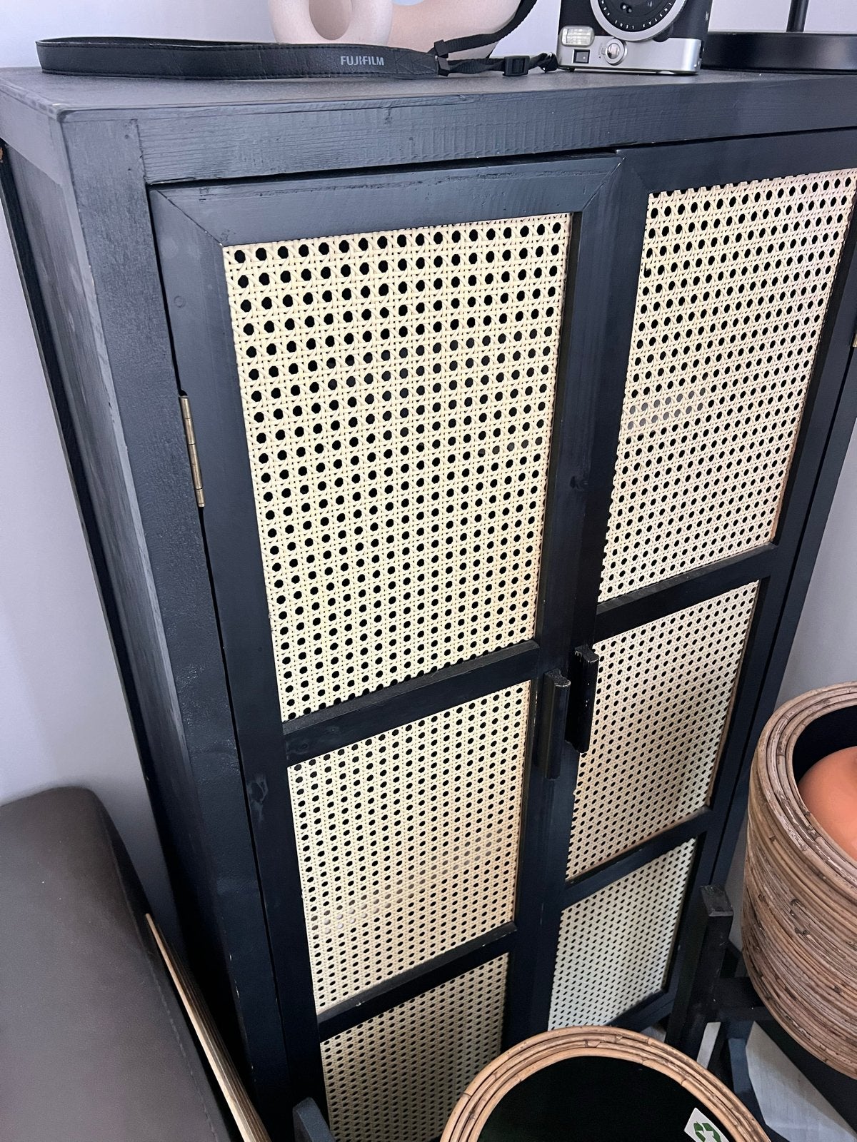 Zwarte rotan webbing kast met deuren en planken Xenos, Ophalen, Gebruikt, 50 tot 100 cm, 150 tot 200 cm