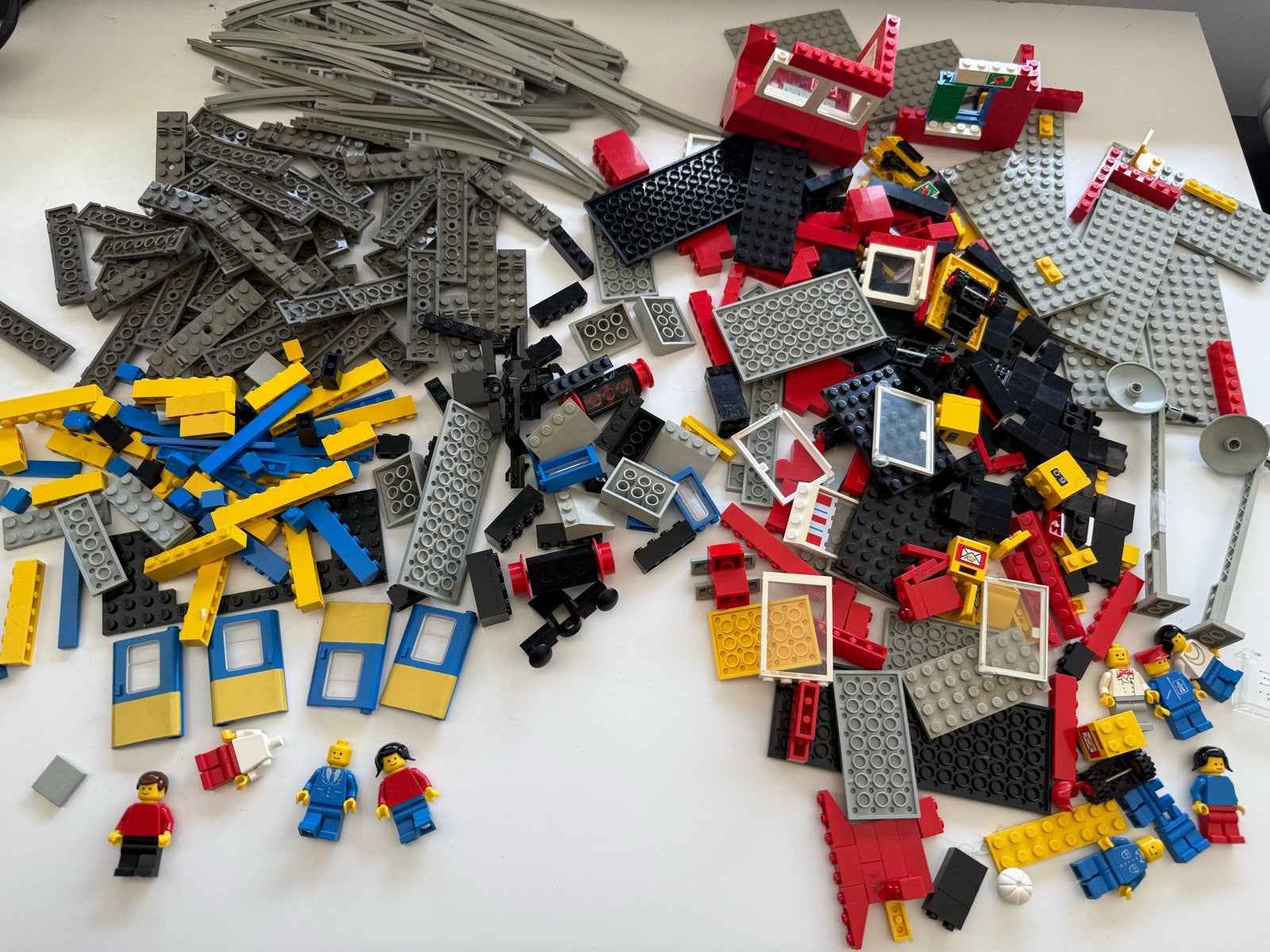 Lego trein vintage sets 7710 en 7824 - niet compleet, Kinderen en Baby's, Speelgoed | Duplo en Lego, Inclusief minifiguren, Lego