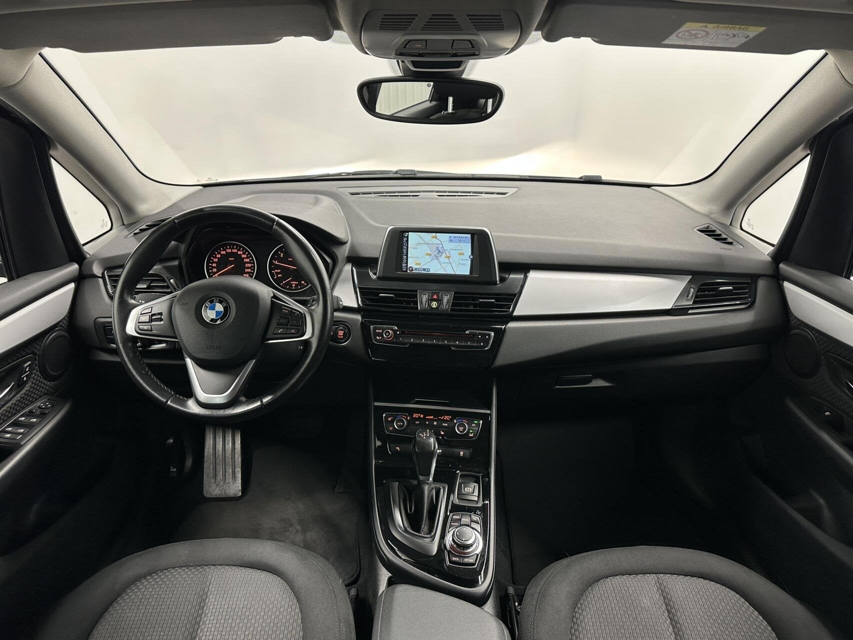 BMW 2-serie Active Tourer 218i Luxury AUTOMAAT CRUISE, Auto's, Gebruikt, Euro 6, Met garantie (alle), Zwart