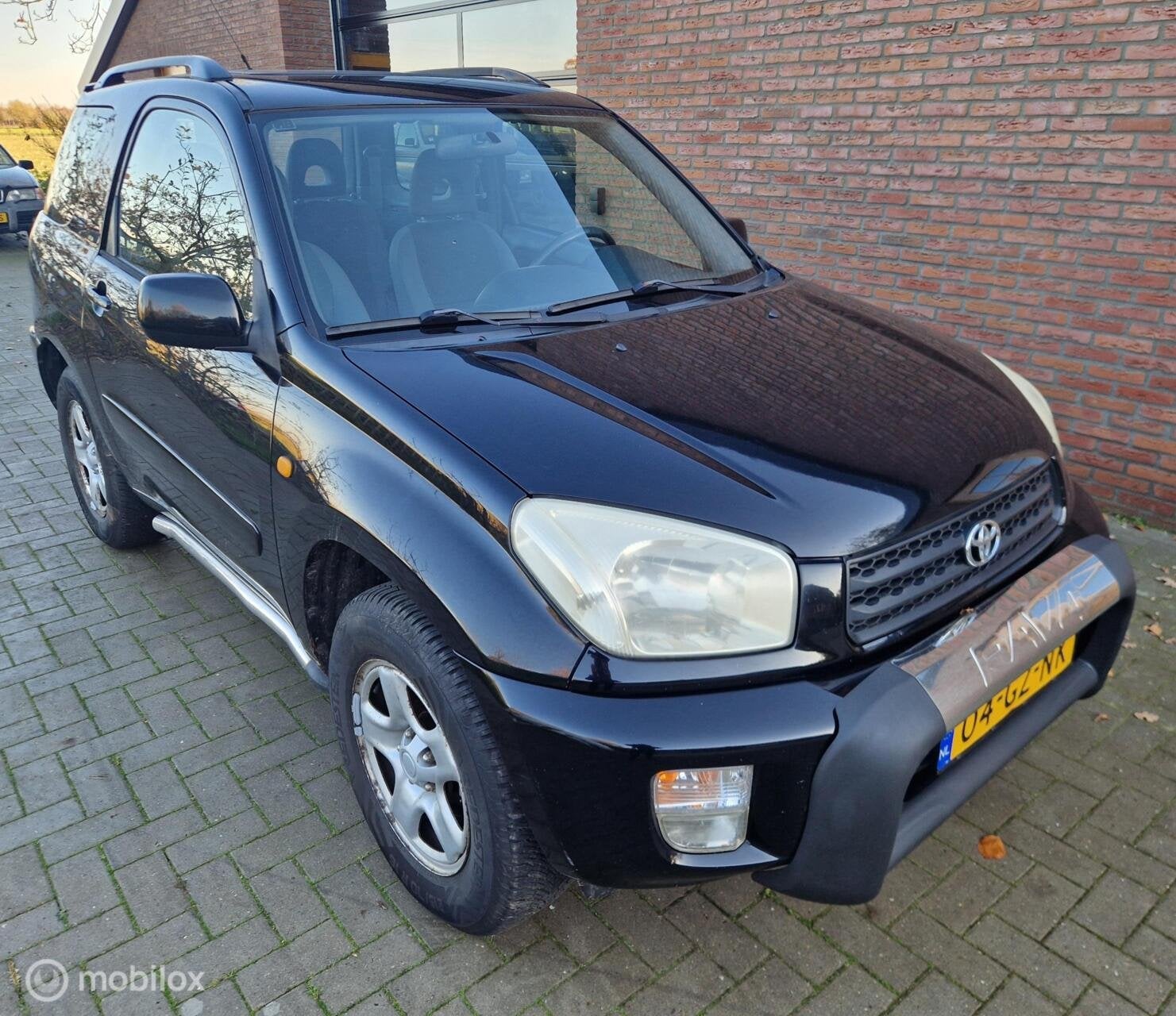 Toyota RAV4 1.8-16V VVT-i Luna, Auto's, Toyota, Voorwielaandrijving, Gebruikt, 4 cilinders, Zwart