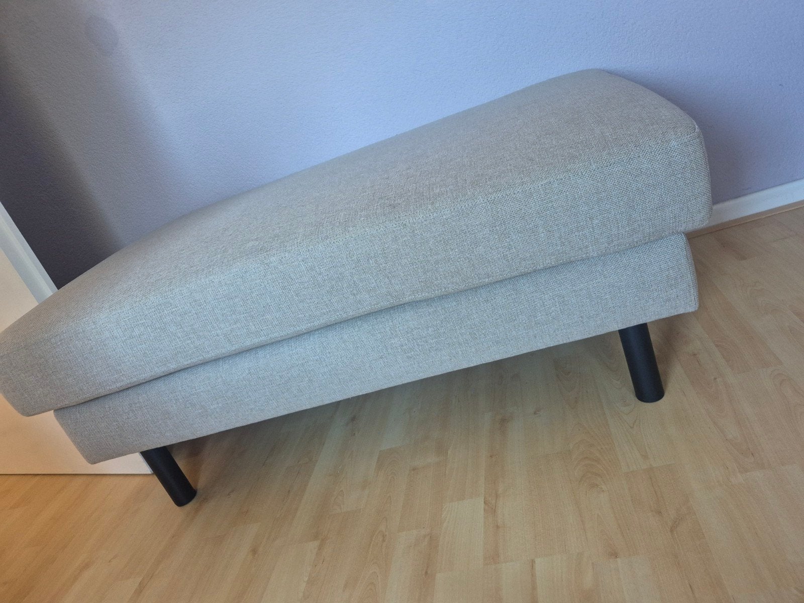 Comfortabele voetenbank/poef - Licht beige stof, Huis en Inrichting, Ophalen, Modern, Scandinavisch, 100 tot 125 cm, 125 cm of meer