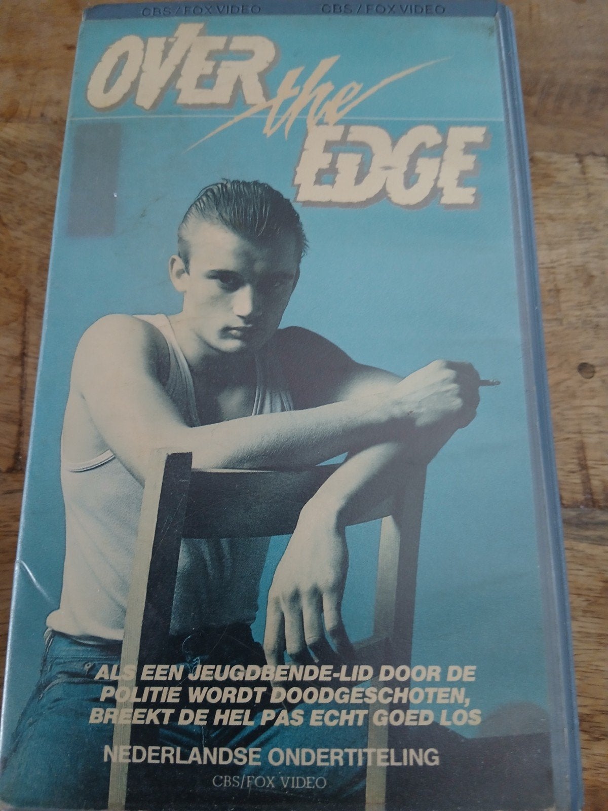 OVER THE EDGE * VHS * CBS FOX VIDEO * EX VIDEOTHEEK RENTAL, Alle leeftijden, Ophalen of Verzenden, Gebruikt, Komedie