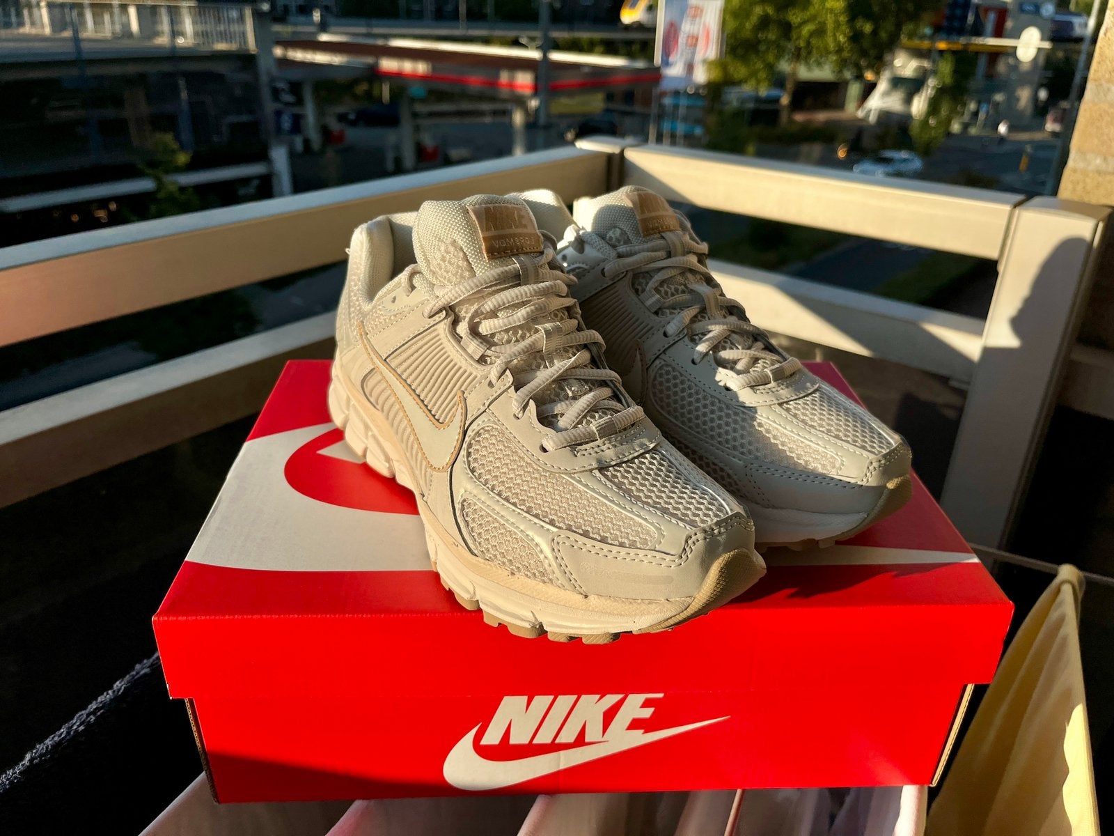 Nike Vomero 5 Light Bone (Nieuw!) EU 40,5, Ophalen, Wit, Nieuw, Sneakers of Gympen