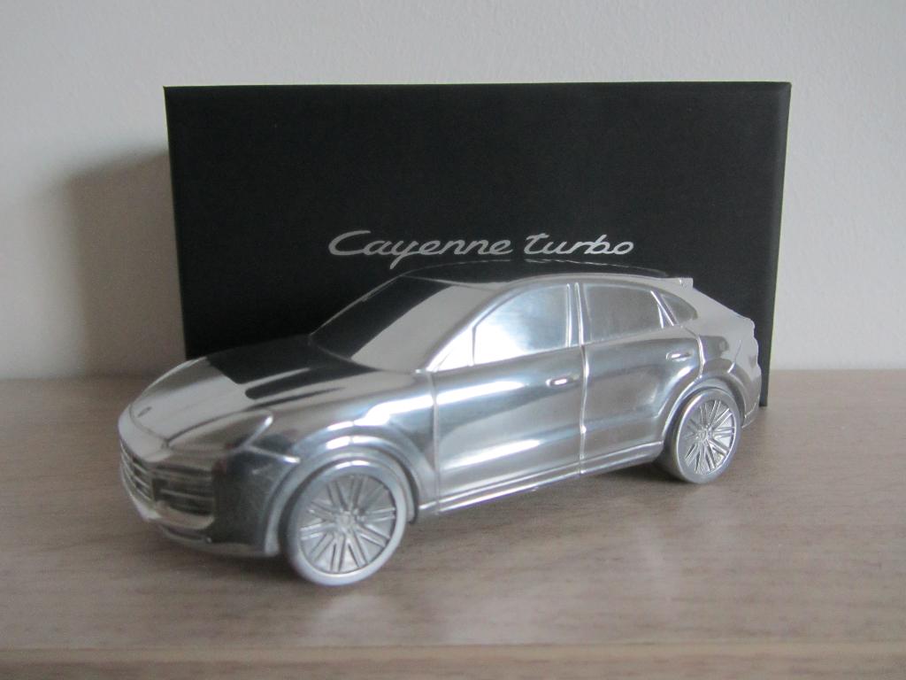 Porsche Cayenne Coupe Turbo Presse Papier, Paperweight, Ophalen of Verzenden, Nieuw, Auto, Overige merken