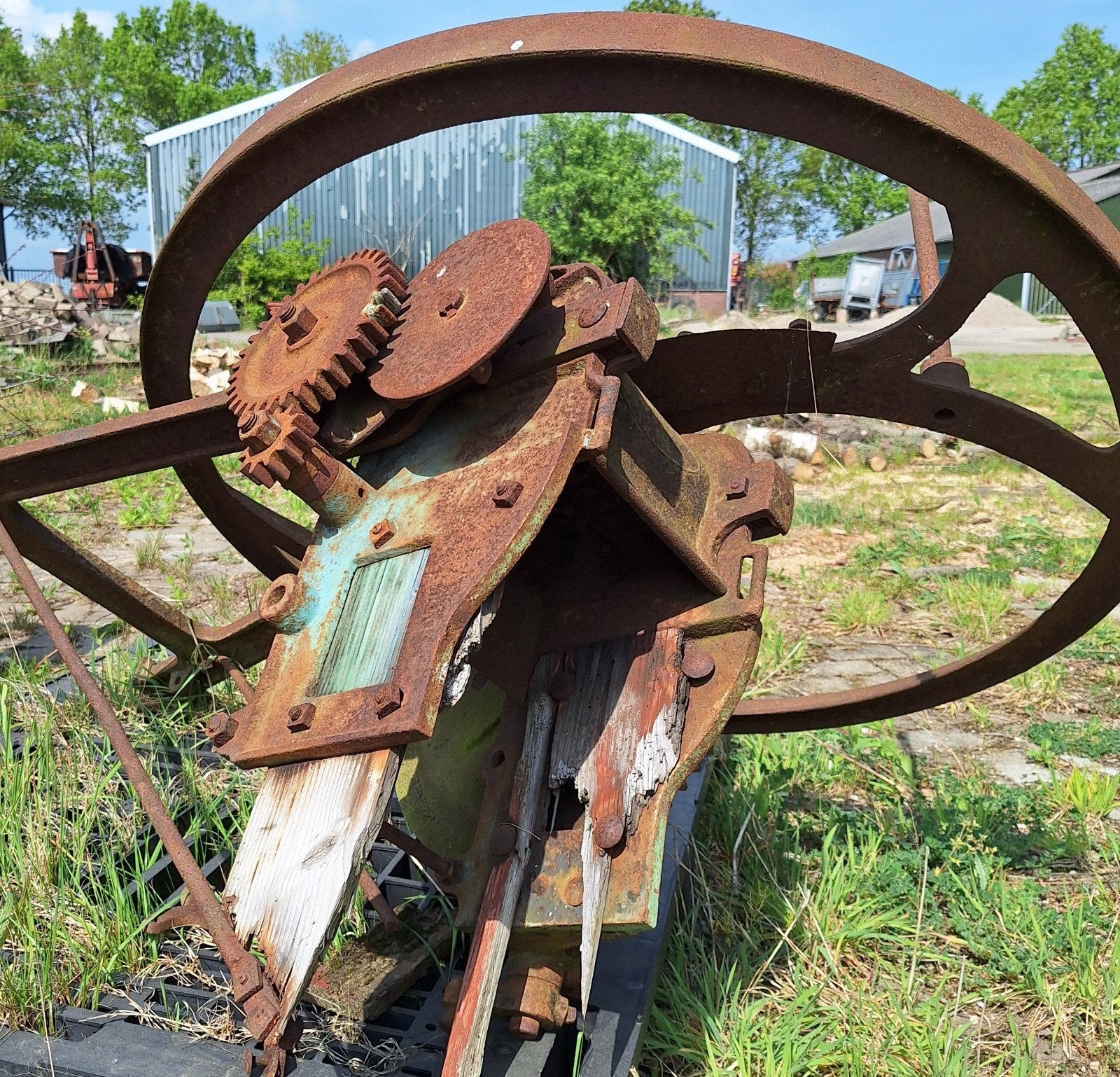 Antieke stro snijmachine hooi hakselaar landbouwmachine, Ophalen