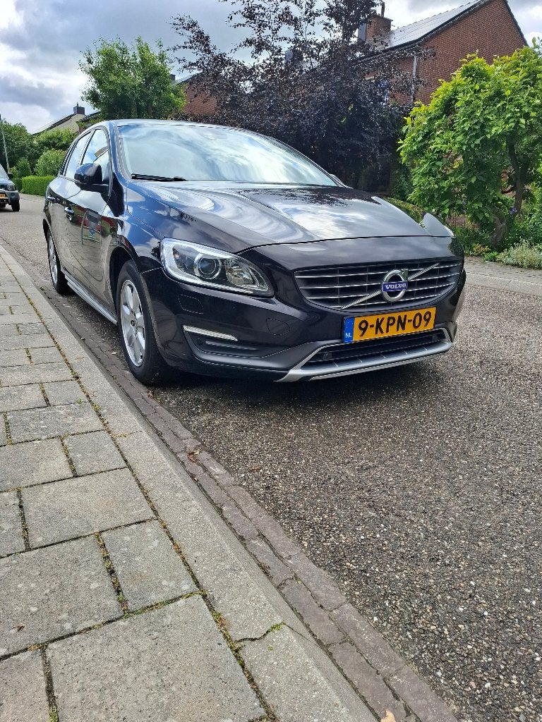 Volvo V60 T3 150pk - 2013 Zwart, Voorwielaandrijving, Stof, Zwart, 4 cilinders