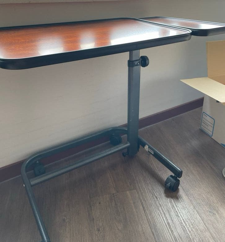 Verrijdbare bijzettafel met verstelbaar walnoothouten blad, Ophalen, Gebruikt, 75 cm of meer, 60 cm of meer