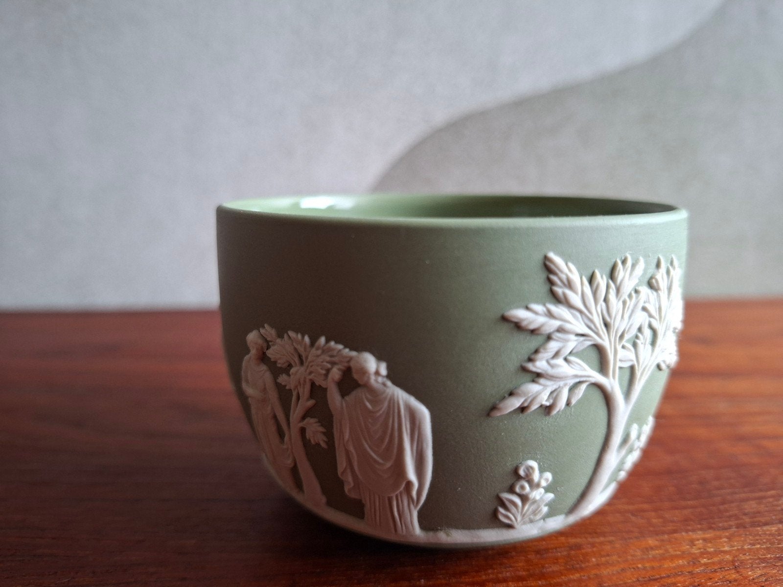 Vintage Wedgwood theekopje met reliëfdecoratie, Ophalen of Verzenden