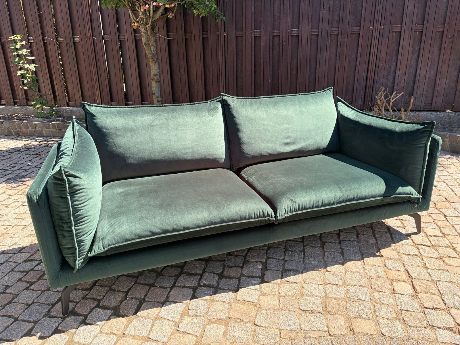 Donkergroene velvet 3-zits bank | 206 cm | Zo goed als nieuw, Ophalen, Modern / hotel chique, met een lichte Scandinavische invloed.
