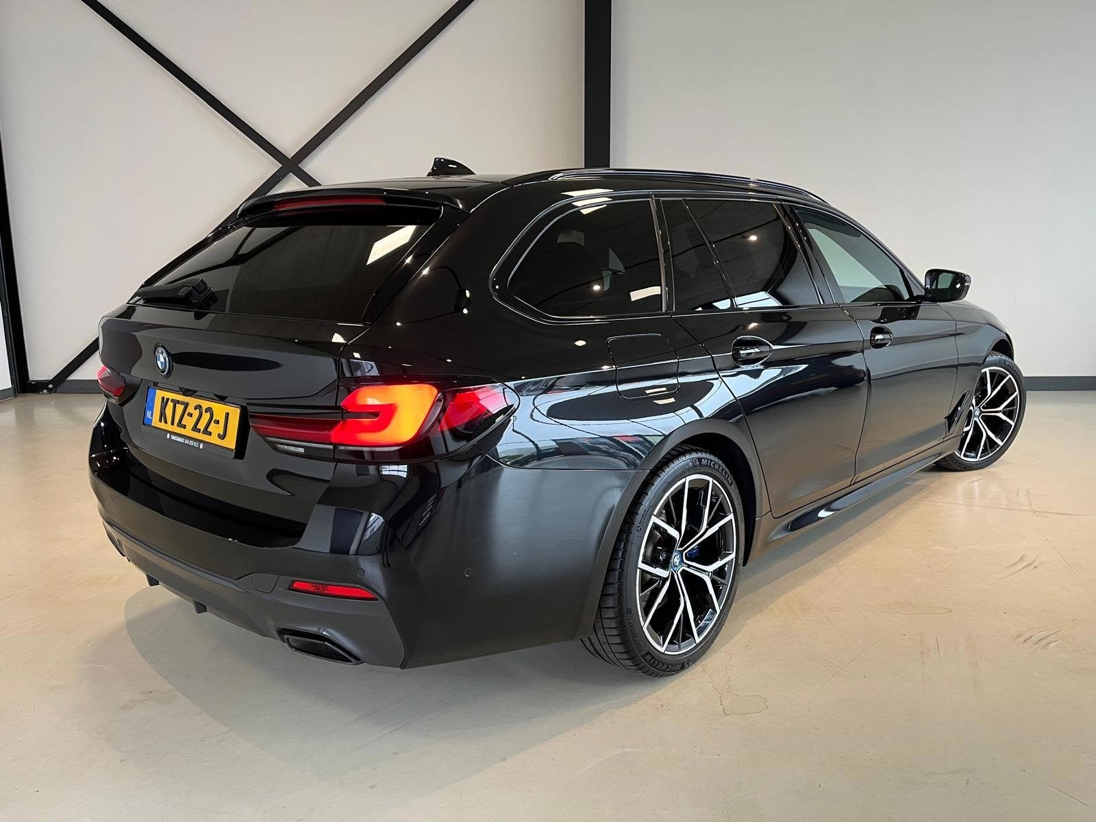 BMW 5-serie Touring 530e xDrive Business Edition Plus|Memory, Automaat, 1935 kg, Gebruikt, 4 cilinders