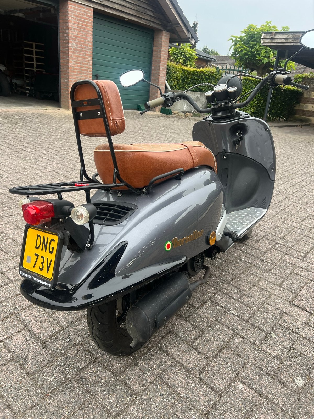 Foto 7 van Neco Borsalino 50 Scooter - Grijs, 2 Zitplaatsen
