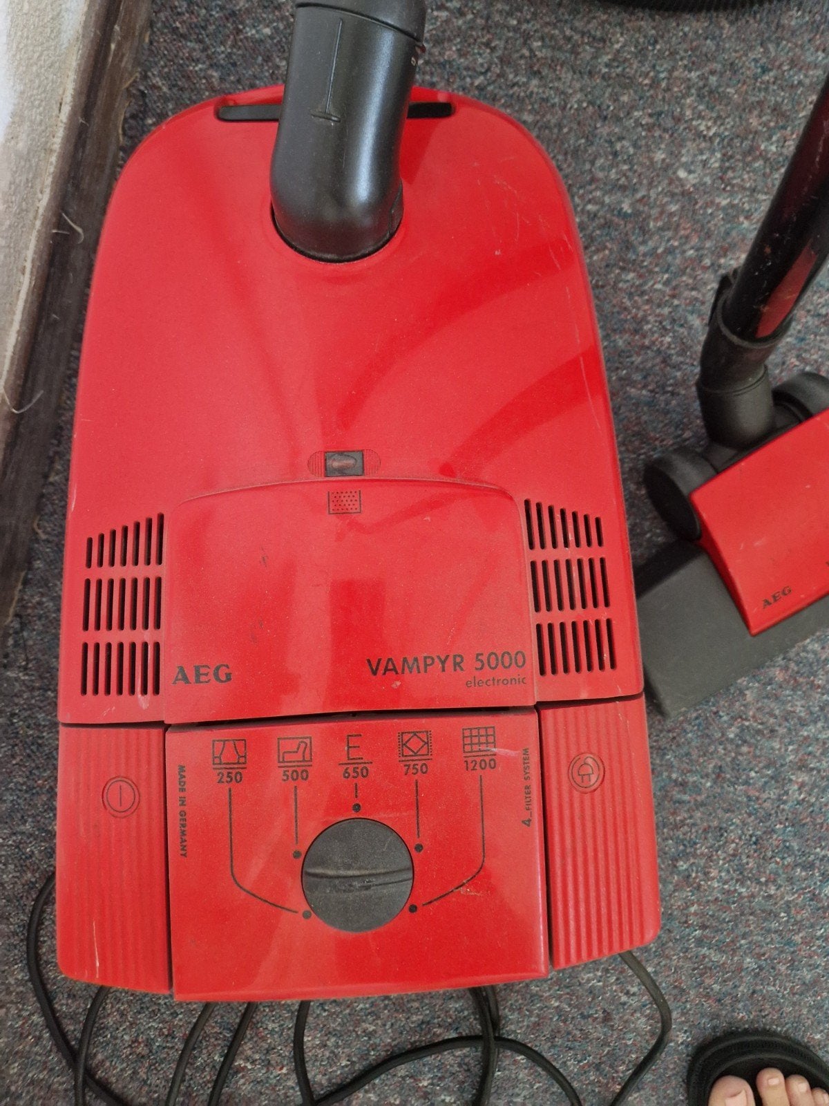 DEFECT Rode AEG Vampyr 5000 electronic sledestofzuiger, Ophalen of Verzenden