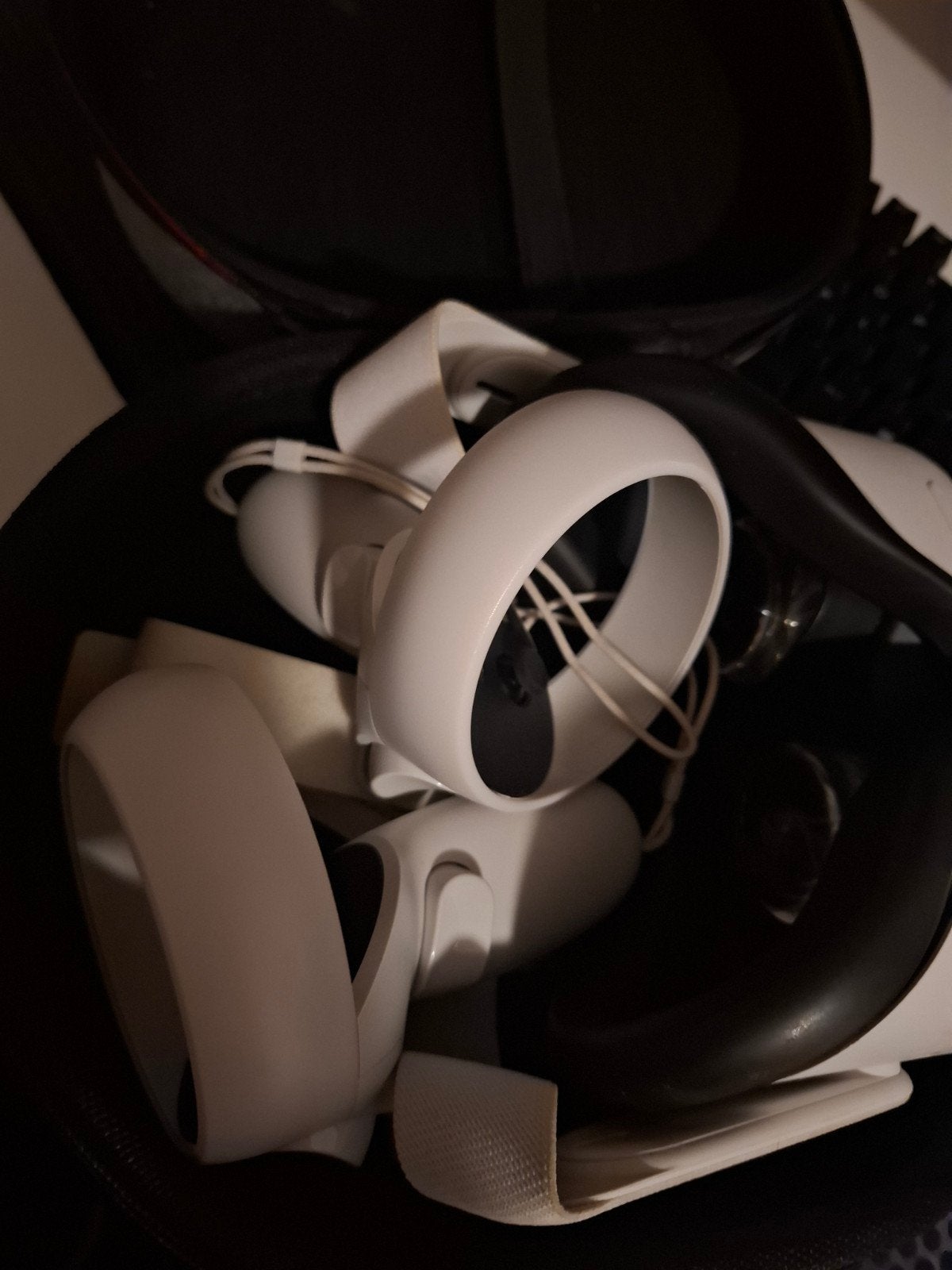 Oculus Quest 2 VR-bril met hoesje en joysticks, Ophalen of Verzenden, Gebruikt, VR-bril, Overige platformen