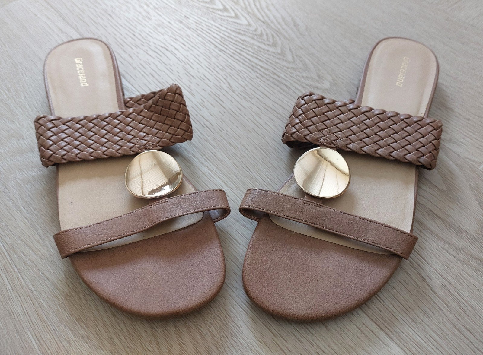 NIEUW bruine sandalen met gouden details maat 40, Bruin, Nieuw, Sandalen of Muiltjes, Ophalen of Verzenden