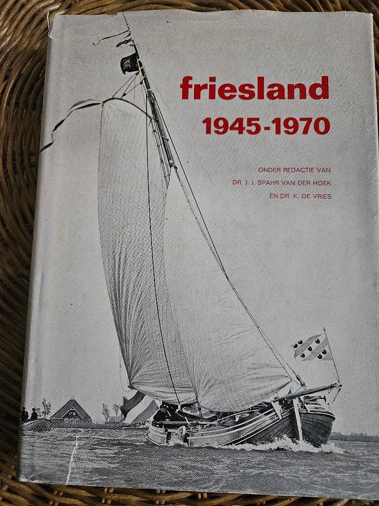 Friesland 1945-1970 - Spahr van der Hoek en K. de Vries, '70, Ophalen of Verzenden, Gelezen
