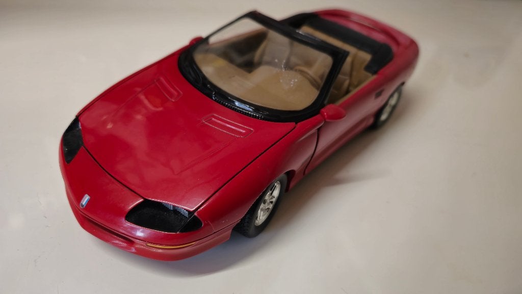 chevrolet camaro cabrio 1996 kleur rood van ertl 1:18, Ophalen, Gebruikt, Auto, ERTL