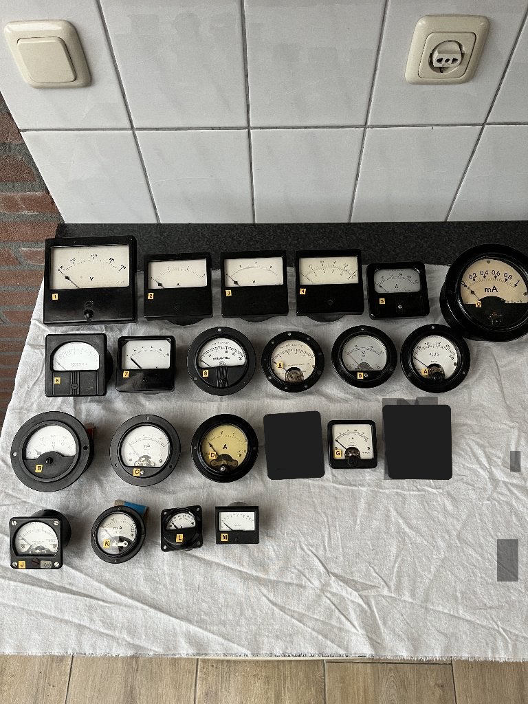 Partij vintage paneelmeters , volt , ampere decibel meters, Hobby en Vrije tijd, Ophalen of Verzenden, Gebruikt
