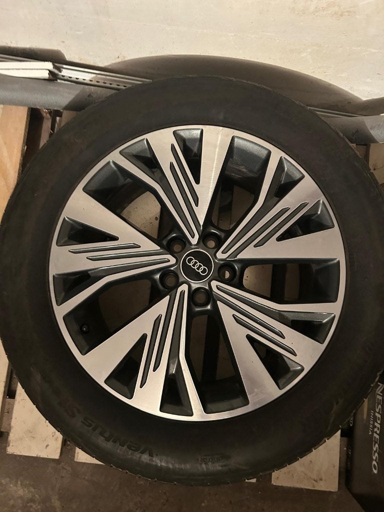 19 inch originele Audi Q4 E-tron velgen + zomerbanden, Ophalen, Gebruikt, Audi