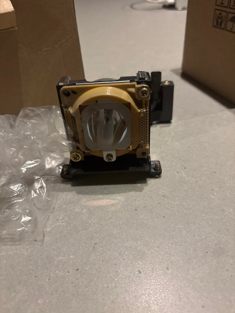 Projectorlamp L1720A - Nieuw in doos, Audio, Tv en Foto, Beamer-accessoires, Nieuw, Beamerlamp, Ophalen of Verzenden