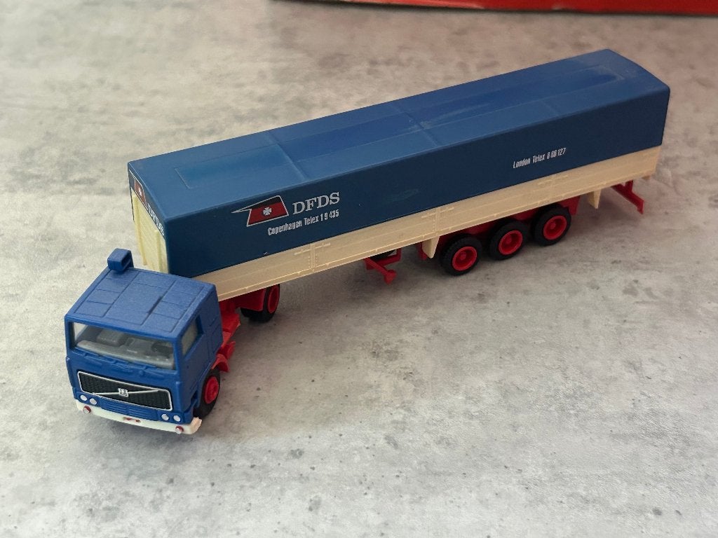 Herpa 1:87 Volvo F12 DFDS trailer, Ophalen of Verzenden, Zo goed als nieuw, Bus of Vrachtwagen, Herpa