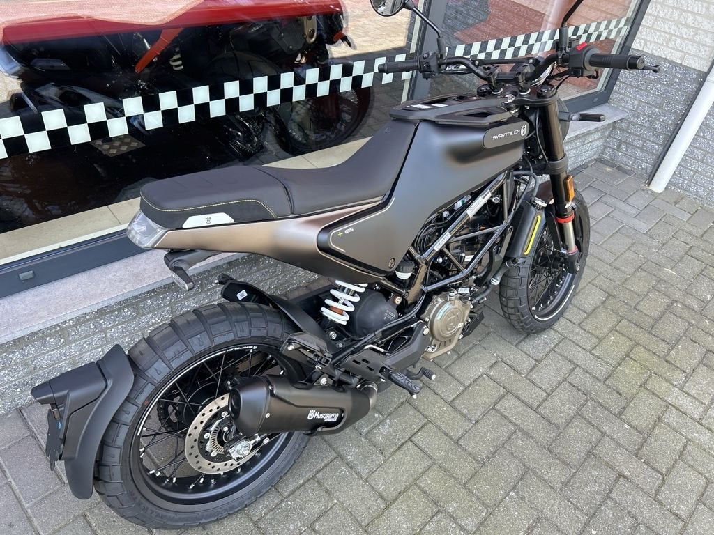 HUSQVARNA 125 SVARTPILEN 2024, Bedrijf, Naked bike