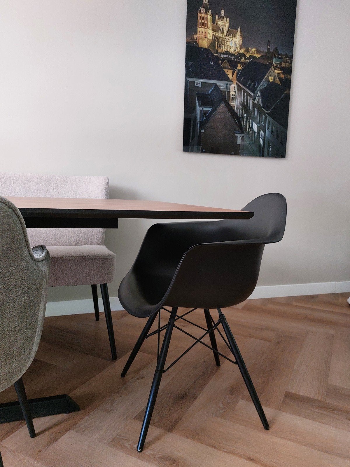 Vitra Eames DAW stoel met zwart esdoorn onderstel, Huis en Inrichting, Ophalen, Gebruikt, Hout, Zwart