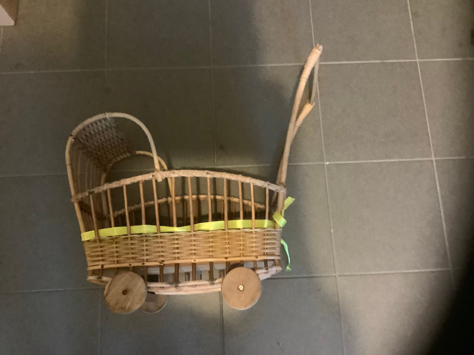 Rieten poppenwagen, Ophalen, Gebruikt