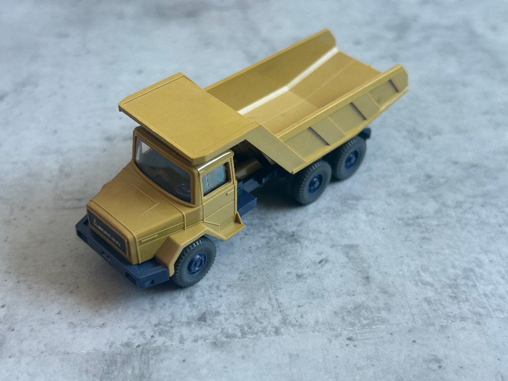 Wiking 1:87 Magirus-Deutz kipper mosterd / oker, Ophalen of Verzenden, Zo goed als nieuw, Bus of Vrachtwagen, Wiking