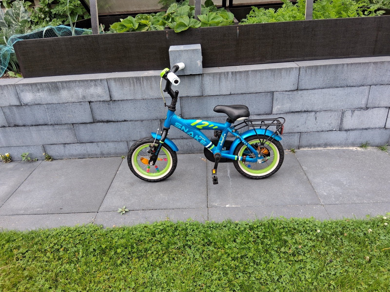 Stoere loekie snake 12inch jongensfiets, Ophalen, Terugtraprem, Zijwieltjes, Gebruikt