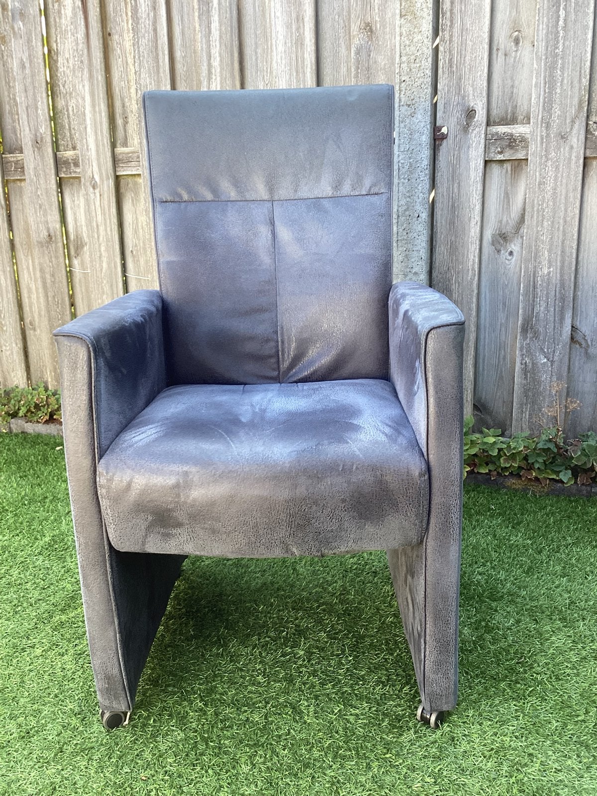 4 Nette eetkamerstoelen op wieltjes, Ophalen, Zo goed als nieuw, Minder dan 75 cm, 50 tot 75 cm