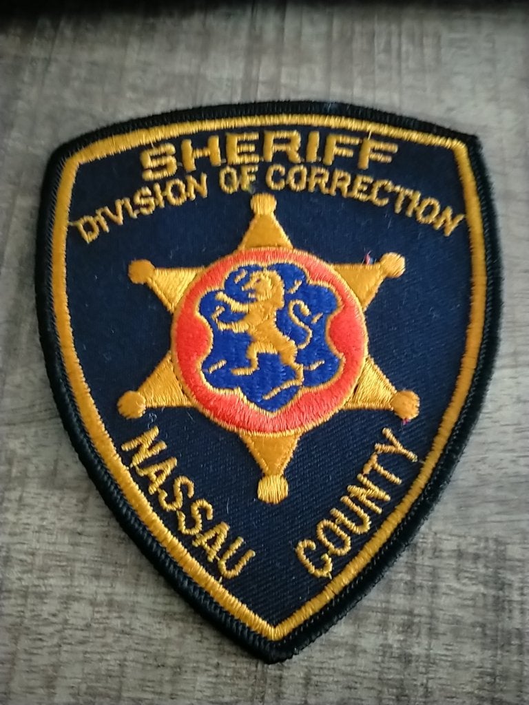 USA , New York , Division of Correction Nassau County , Patc, Verzenden, Overige soorten, Amerika, Embleem of Badge